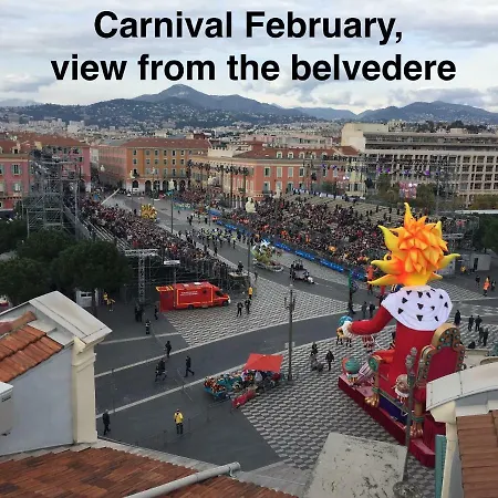 On Place Massena Daire