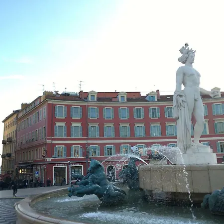 Lägenhet On Place Massena