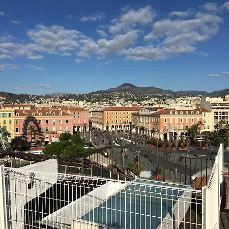 On Place Massena Daire *