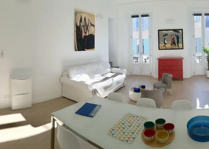 On Place Massena Apartment *